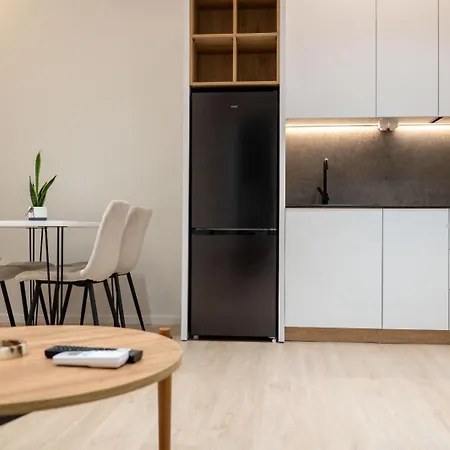 Cityscape Apartment *